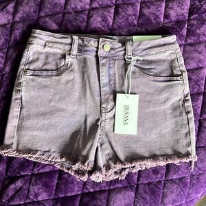 New with tags, Zenana shorts. Size small (2/4)